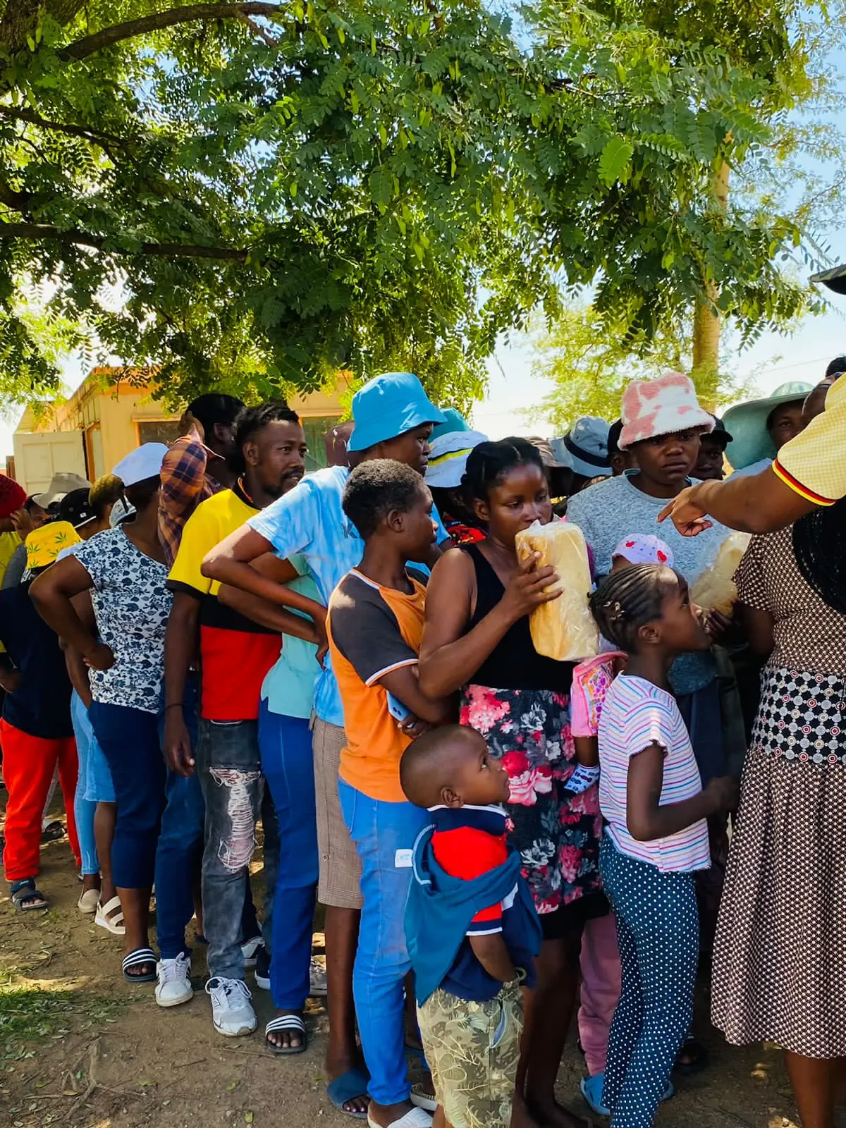 Families receiving relief parcels