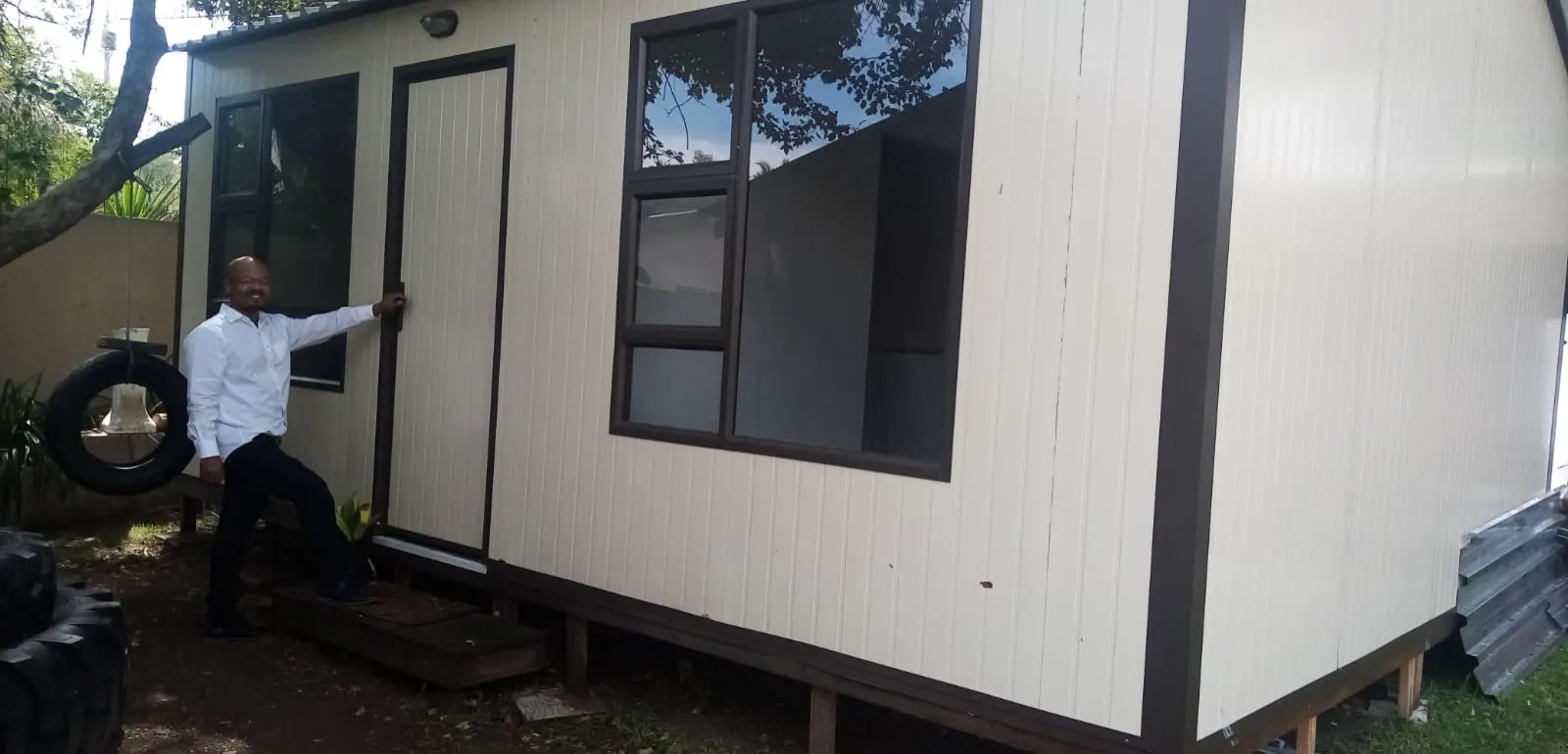 A single portable housing unit
